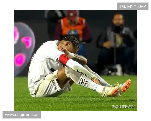 内马尔刚发的一段视频，沙发能坐下半个球队，我真的笑不出来